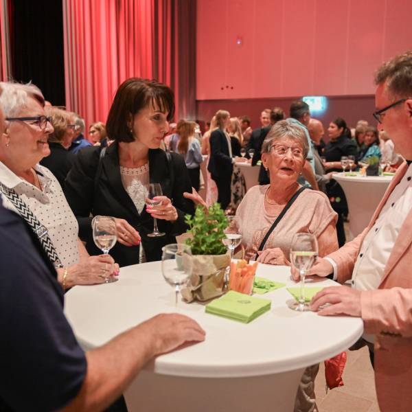 Im Gespräch an der Wahlfeier von Romaine Rogenmoser